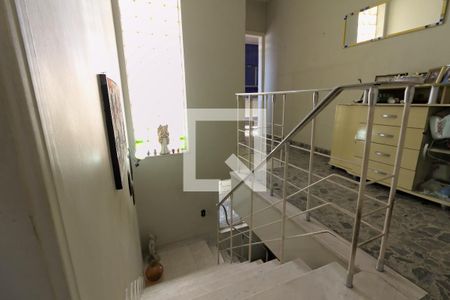 Casa à venda com 240m², 2 quartos e 3 vagas Casa à venda com 240m², 2 quartos e 3 vagasEscada