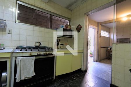 Casa à venda com 240m², 2 quartos e 3 vagas Casa à venda com 240m², 2 quartos e 3 vagasCozinha