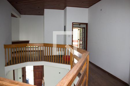 Casa para alugar com 400m², 3 quartos e 4 vagas Casa para alugar com 400m², 3 quartos e 4 vagasEscadaria