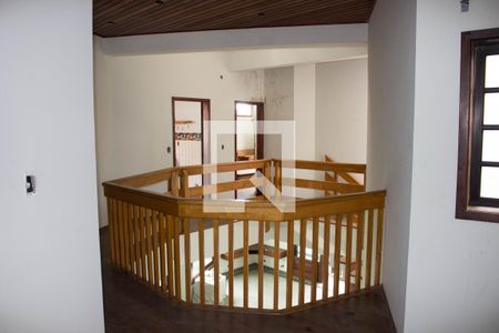 Casa para alugar com 400m², 3 quartos e 4 vagas Casa para alugar com 400m², 3 quartos e 4 vagasEscadaria