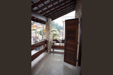 Casa para alugar com 400m², 3 quartos e 4 vagas Casa para alugar com 400m², 3 quartos e 4 vagasVaranda da Suíte 1