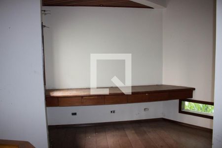 Casa para alugar com 400m², 3 quartos e 4 vagas Casa para alugar com 400m², 3 quartos e 4 vagasEscadaria