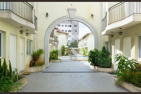 Casa de condomínio para alugar com 125m², 3 quartos e 2 vagas Casa de condomínio para alugar com 125m², 3 quartos e 2 vagasFachada