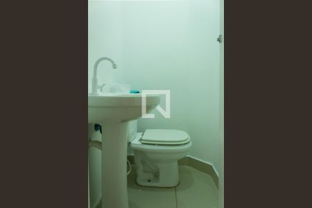 Lavabo de casa de condomínio para alugar com 3 quartos, 125m² em Jardim Cristal, São Paulo