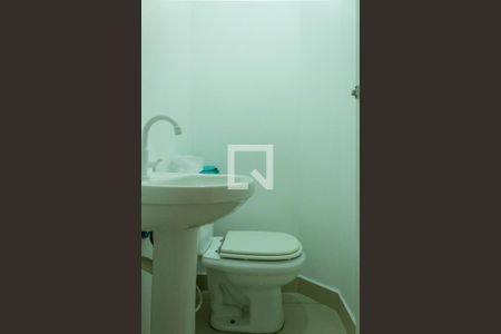 Lavabo de casa de condomínio para alugar com 3 quartos, 125m² em Jardim Cristal, São Paulo