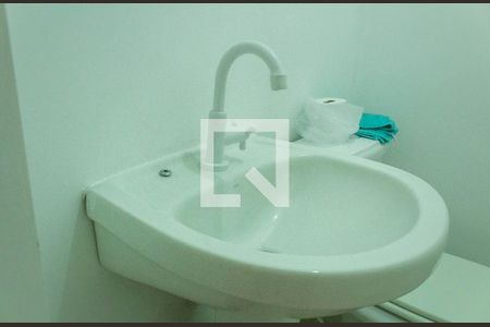 Lavabo de casa de condomínio para alugar com 3 quartos, 125m² em Jardim Cristal, São Paulo