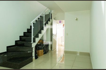 Sala de casa de condomínio para alugar com 3 quartos, 125m² em Jardim Cristal, São Paulo