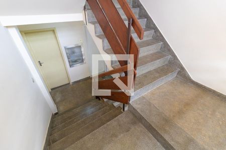 Apartamento à venda com 85m², 4 quartos e 1 vaga Apartamento à venda com 85m², 4 quartos e 1 vagaEscada acesso