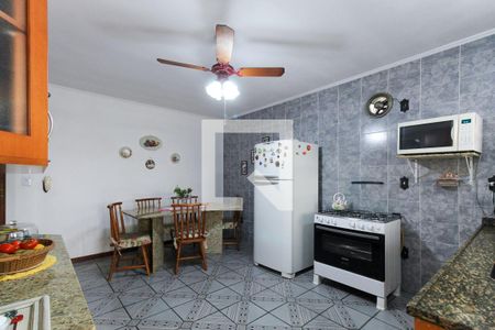 Casa à venda com 244m², 2 quartos e 2 vagasCozinha