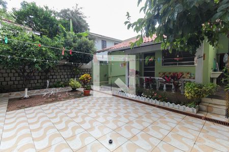 Casa à venda com 244m², 2 quartos e 2 vagasQuintal