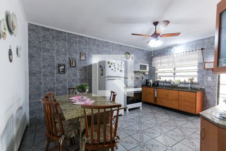 Casa à venda com 244m², 2 quartos e 2 vagasCozinha