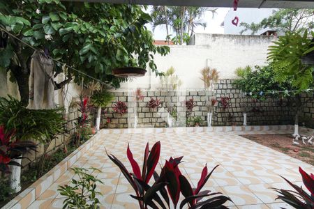 Casa à venda com 244m², 2 quartos e 2 vagasQuintal