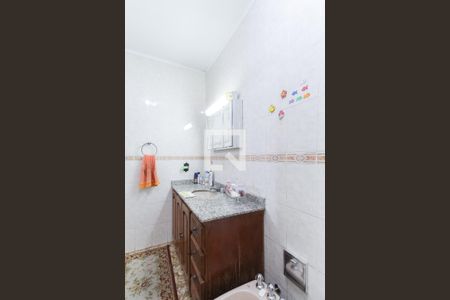Casa à venda com 244m², 2 quartos e 2 vagasBanheiro da suíte 1