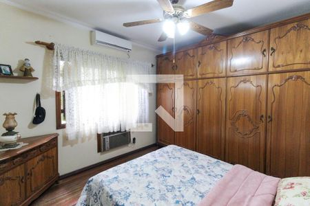 Casa à venda com 244m², 2 quartos e 2 vagasSuíte 1
