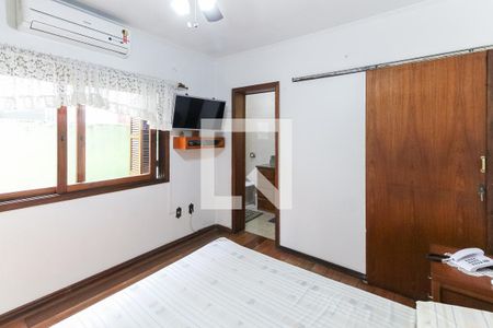Casa à venda com 244m², 2 quartos e 2 vagasSuíte 2