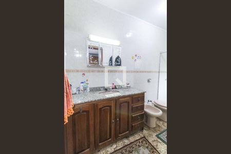 Casa à venda com 244m², 2 quartos e 2 vagasBanheiro da suíte 1