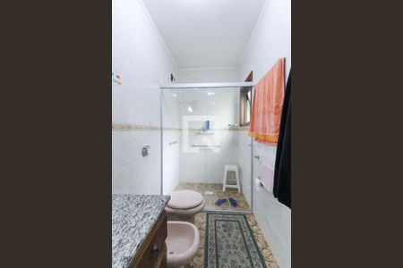 Casa à venda com 244m², 2 quartos e 2 vagasBanheiro da suíte 1