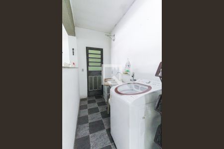 Casa à venda com 244m², 2 quartos e 2 vagasÁrea de serviço