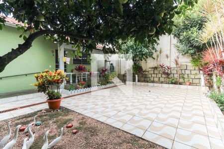 Casa à venda com 244m², 2 quartos e 2 vagasQuintal