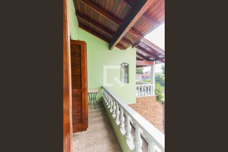 Casa à venda com 244m², 2 quartos e 2 vagasSacada da sala