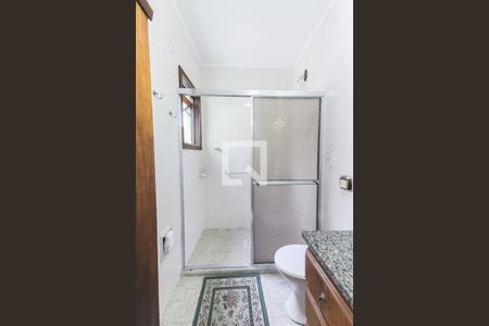 Casa à venda com 244m², 2 quartos e 2 vagasBanheiro da suíte 2