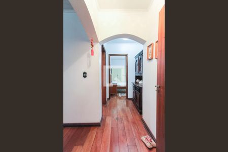 Casa à venda com 244m², 2 quartos e 2 vagasCorredor