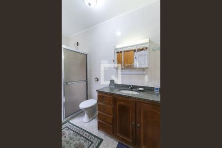 Casa à venda com 244m², 2 quartos e 2 vagasBanheiro da suíte 2