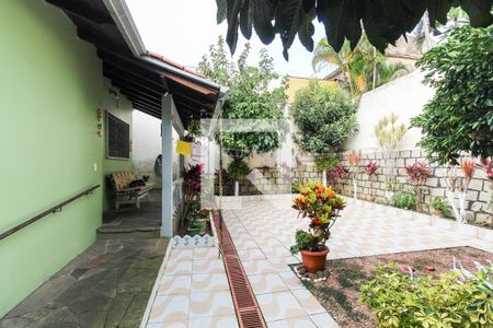Casa à venda com 244m², 2 quartos e 2 vagasQuintal