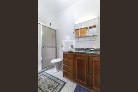 Casa à venda com 244m², 2 quartos e 2 vagasBanheiro da suíte 2