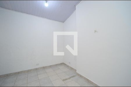 Casa à venda com 80m², 2 quartos e sem vagaSala de fundos