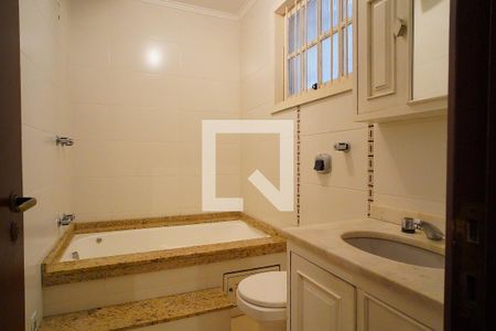 Casa à venda com 314m², 4 quartos e 4 vagasBanheiro da Suíte