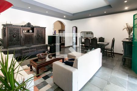 Casa de condomínio à venda com 346m², 4 quartos e 5 vagas Casa de condomínio à venda com 346m², 4 quartos e 5 vagasSala