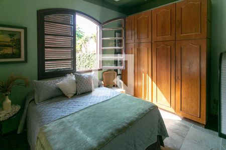 Casa de condomínio à venda com 346m², 4 quartos e 5 vagas Casa de condomínio à venda com 346m², 4 quartos e 5 vagasQuarto 2