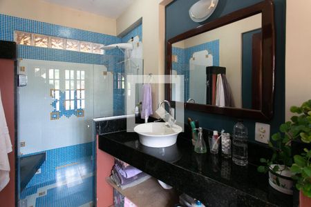 Casa de condomínio à venda com 346m², 4 quartos e 5 vagas Casa de condomínio à venda com 346m², 4 quartos e 5 vagasBanheiro da Suíte 2