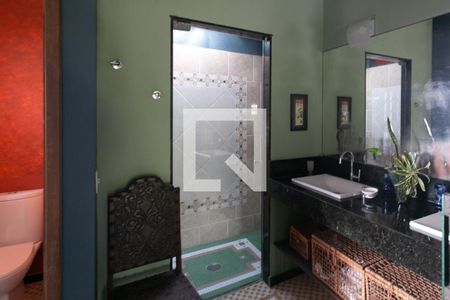 Casa de condomínio à venda com 346m², 4 quartos e 5 vagas Casa de condomínio à venda com 346m², 4 quartos e 5 vagasBanheiro da Suíte 1