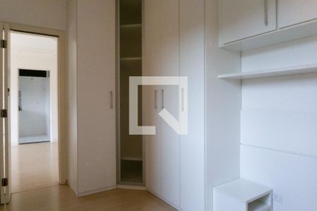 Quarto 1 de apartamento para alugar com 2 quartos, 50m² em Jardim Vista Alegre, Embu das Artes