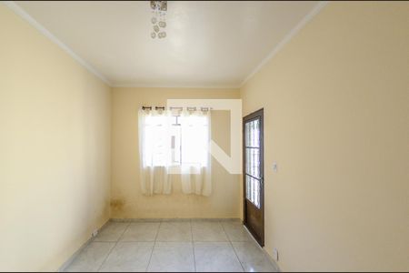 Casa à venda com 119m², 2 quartos e 2 vagas Casa à venda com 119m², 2 quartos e 2 vagasEdícula -Sala