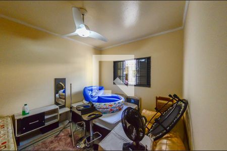 Casa à venda com 119m², 2 quartos e 2 vagas Casa à venda com 119m², 2 quartos e 2 vagasEdícula -Quarto