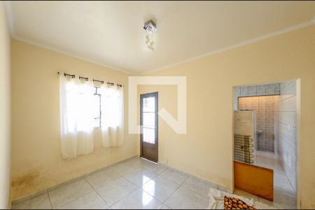 Casa à venda com 119m², 2 quartos e 2 vagas Casa à venda com 119m², 2 quartos e 2 vagasEdícula -Sala