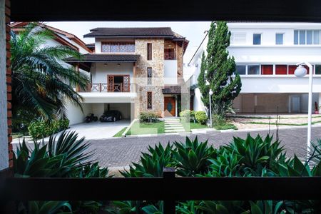 Casa de condomínio à venda com 400m², 4 quartos e 4 vagas Casa de condomínio à venda com 400m², 4 quartos e 4 vagasVista