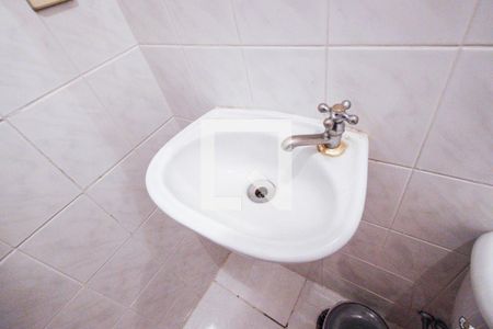 Casa de condomínio à venda com 400m², 4 quartos e 4 vagas Casa de condomínio à venda com 400m², 4 quartos e 4 vagasBanheiro de serviço 2