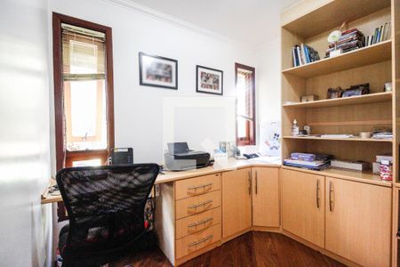 Casa de condomínio à venda com 400m², 4 quartos e 4 vagas Casa de condomínio à venda com 400m², 4 quartos e 4 vagasEscritório