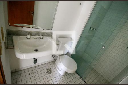 Apartamento à venda com 70m², 3 quartos e 2 vagasBanheiro corredor