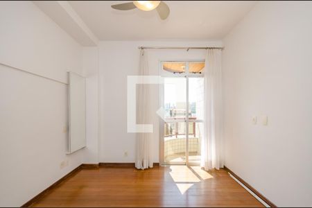 Apartamento para alugar com 142m², 4 quartos e 2 vagas Apartamento para alugar com 142m², 4 quartos e 2 vagasSuíte