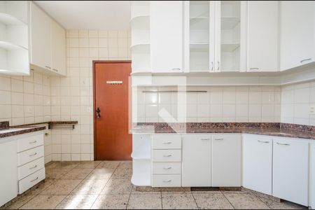 Apartamento para alugar com 142m², 4 quartos e 2 vagas Apartamento para alugar com 142m², 4 quartos e 2 vagasCozinha