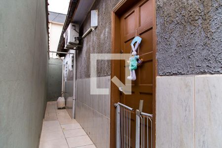 Casa para alugar com 70m², 2 quartos e 2 vagasCorredor