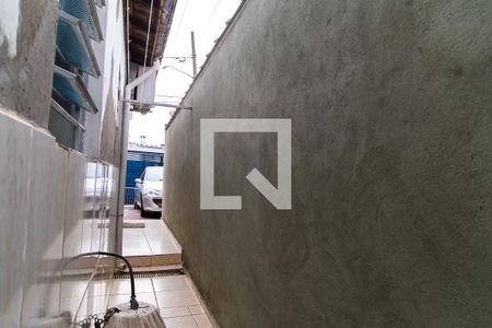 Casa para alugar com 70m², 2 quartos e 2 vagasCorredor