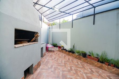 Casa à venda com 116m², 3 quartos e 2 vagasChurrasqueira e fogão a lenha 