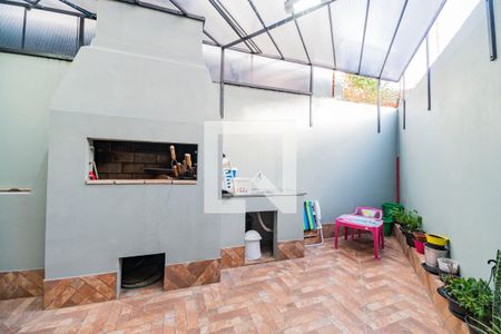 Casa à venda com 116m², 3 quartos e 2 vagasChurrasqueira e fogão a lenha 