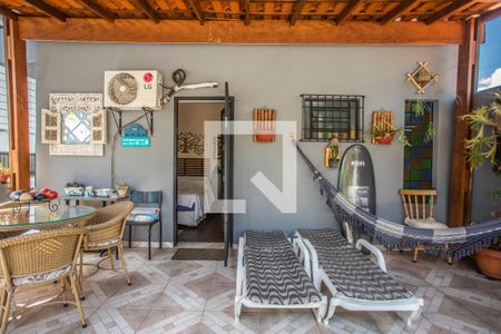 Casa à venda com 208m², 3 quartos e 4 vagas Casa à venda com 208m², 3 quartos e 4 vagasvaranda